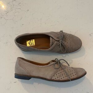 DV Dolce Vita Taupe Perforated Lace Up Suede Oxfords, 6.5